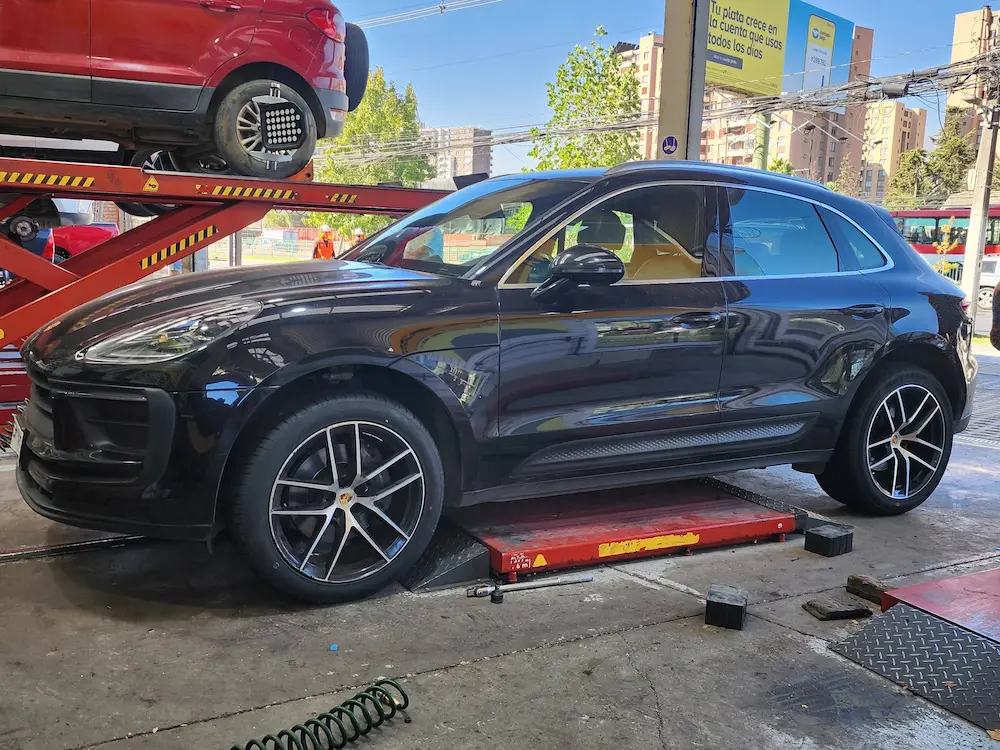 Porsche Macan con neumáticos gestionados por NPJ